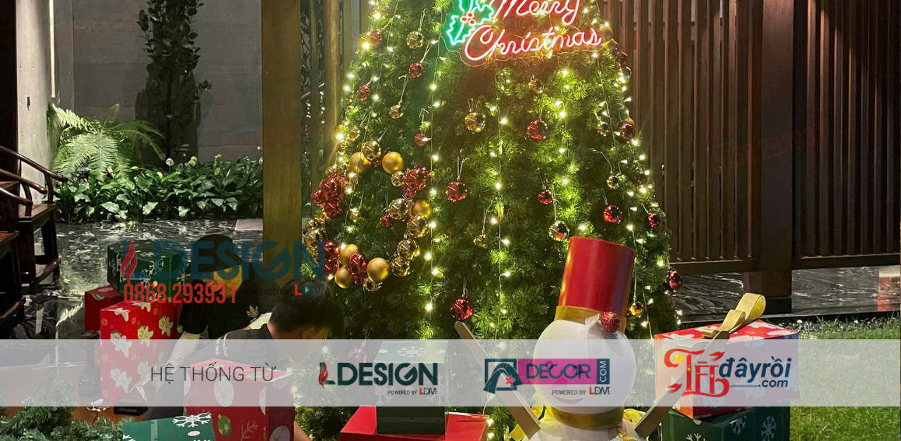 Thi Công Cây Thông Noel Khổ Lớn Tại Vũng Tàu