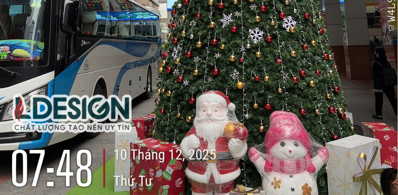Trang Trí Cây Thông Noel Khổng Lồ Tại Trường Đại Học HUTECH